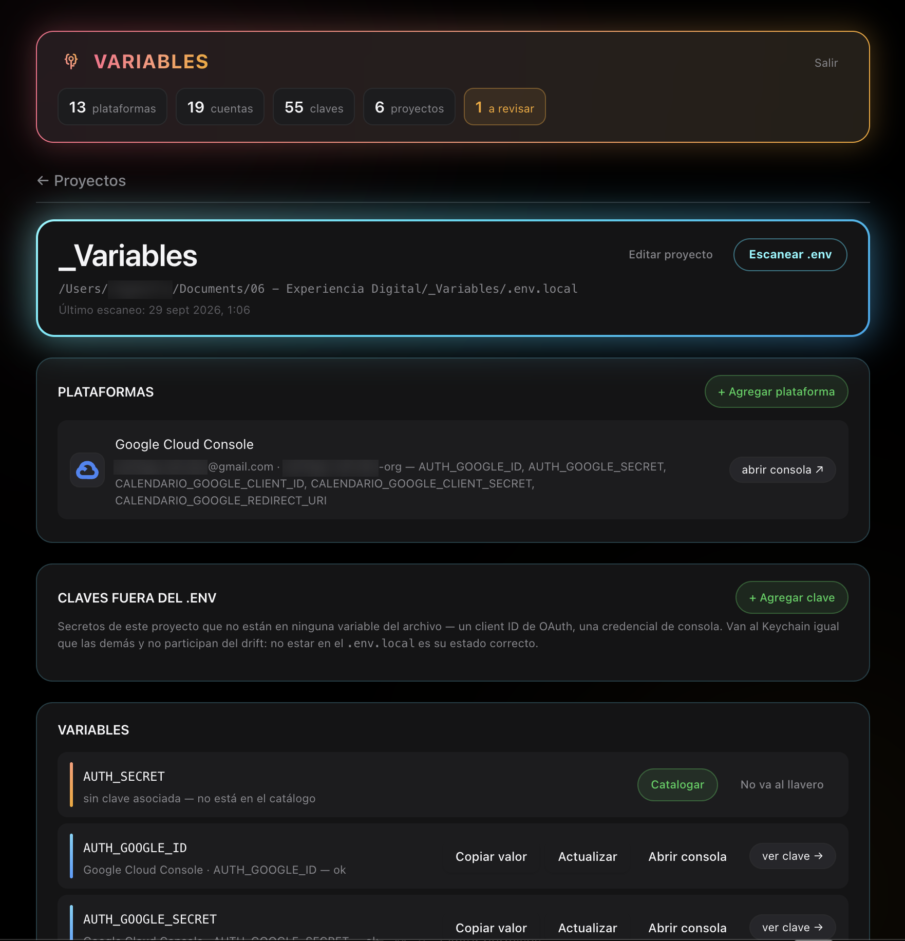 El detalle de un proyecto: el botón Escanear .env y sus variables, una sin catalogar —con Catalogar y No va al llavero— y las demás en ok, con Copiar valor.